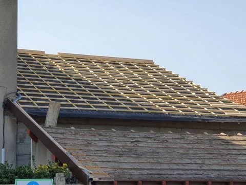 Rénovation complète de la couverture de toit pour des maisons individuelles à Genas