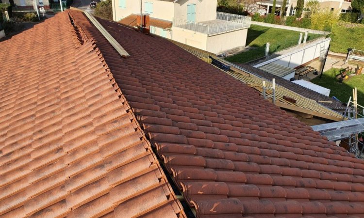 Rénovation complète de la couverture de toit pour des maisons individuelles à Genas
